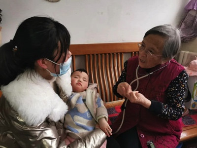 为了响应“把医疗卫生工作的重点放到农村去”的号召,她这一去就是50余年!