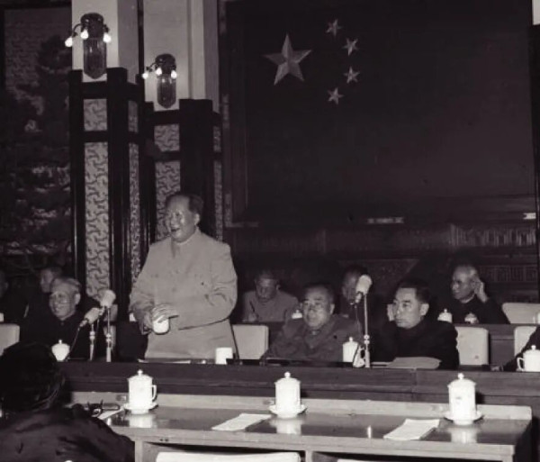 毛主席是怎样探索适合中国国情的社会主义建设道路的？