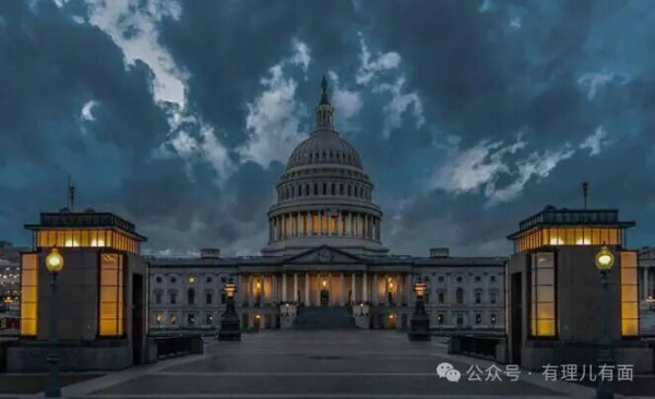 美国两党国会议员集体爆雷，“民主灯塔”要崩？