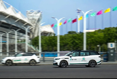 余云辉:面对科技资本与社会就业的冲突,我们应当怎么办?