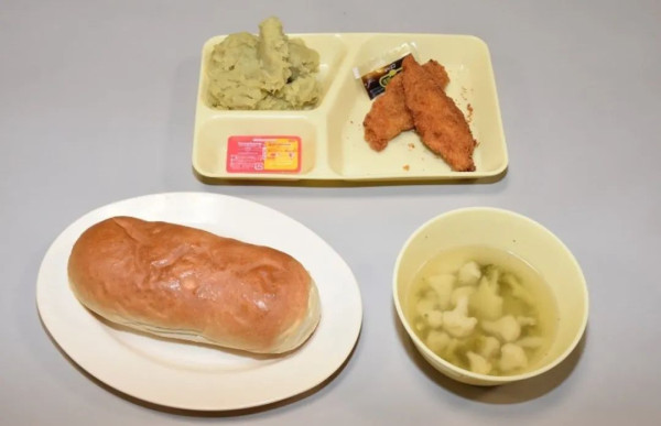 日本贫困女性，纷纷“入狱养老”