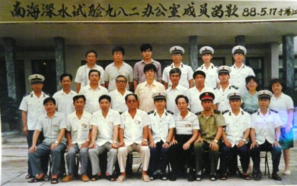 魏兰:在惊涛骇浪的核潜艇海上试验中与男子汉比肩