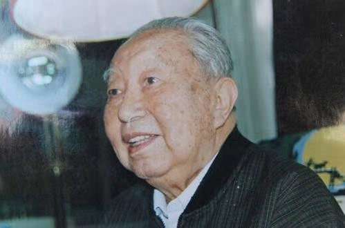 华国锋:向袁隆平同志学习