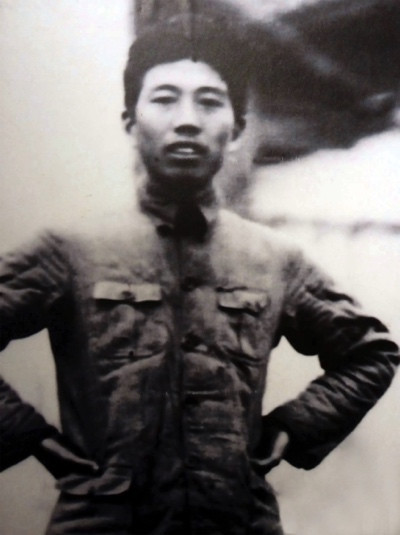 王震将军三次长征传奇