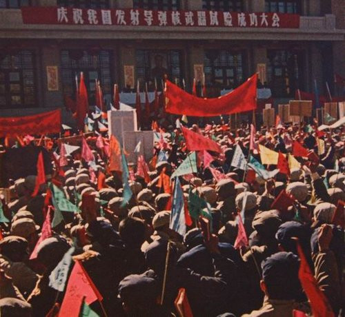 1966年，中国首次发射导弹核武器试验成功