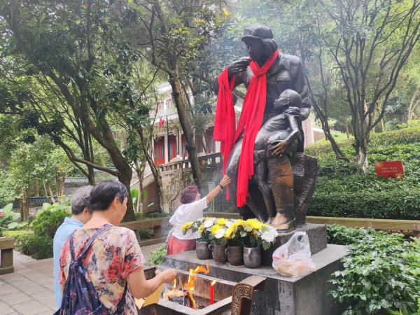 1334个名字,40%未满18岁,这面英烈墙令无数人落泪