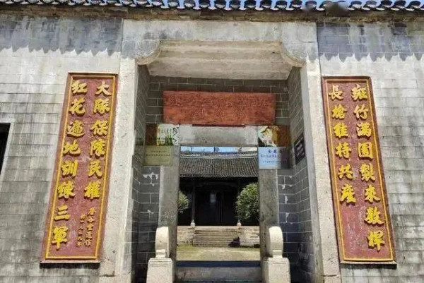 朋友，你知道为什么战地春联分外“红”吗？