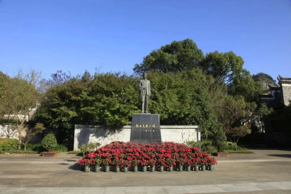 周总理说四川有两家人很了不起，一个杨闇公家、一个赵世炎家