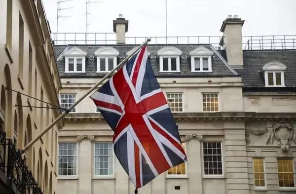 英美互疑，“特殊关系”坍塌中！