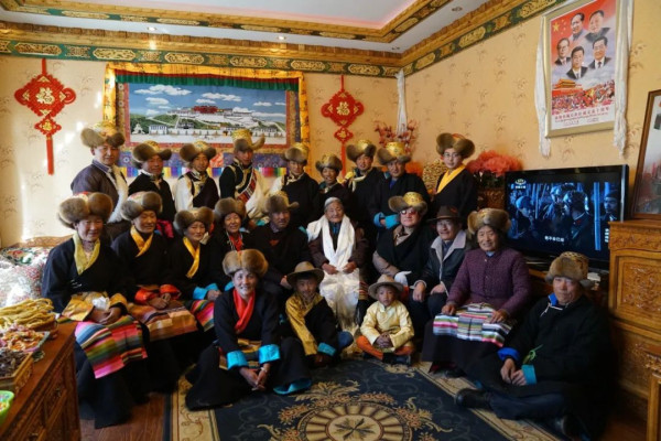 翻身农奴把歌唱：两位西藏女儿翻天覆地的人生故事