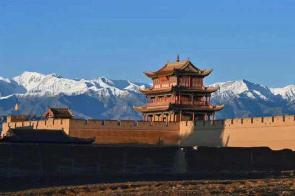 她配不上嘉峪关！