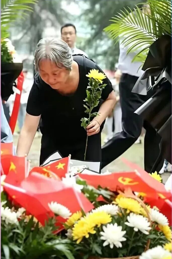 一张留影撼心扉：陈乔年烈士之女苗玉的人生剪影