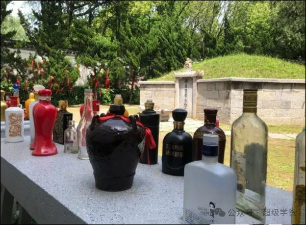 不能简单粗暴将人民群众追思先贤、祭奠祖先打成“封建迷信”!