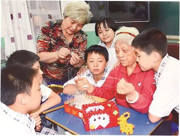 全国著名劳模张士珍去世,曾七受毛主席接见