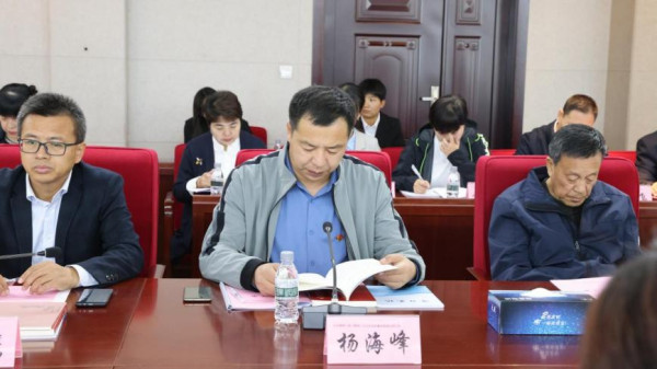 纪念铁人王进喜诞辰100周年 忽培元先生散文集《守望大庆》发行