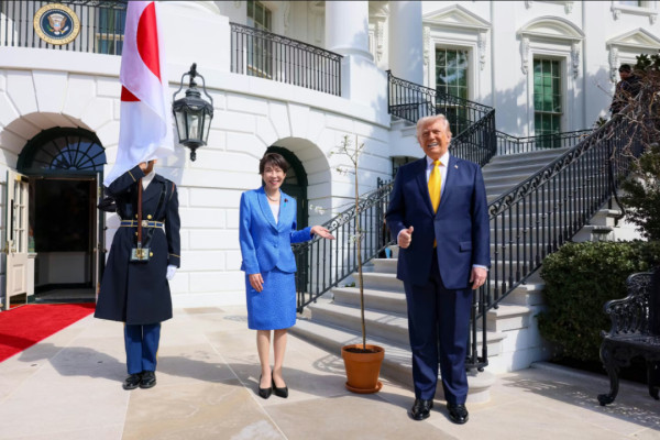一个主权国家的领导人,竟能如此奴颜婢膝!