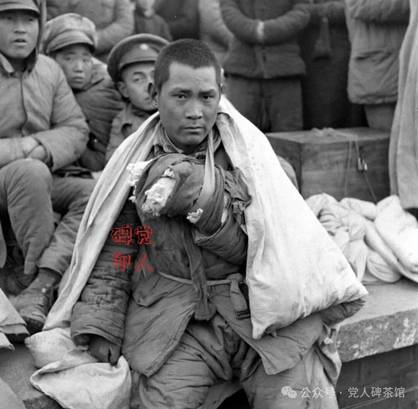 淮海战役中，为啥群众跟我们走，不跟他们走？