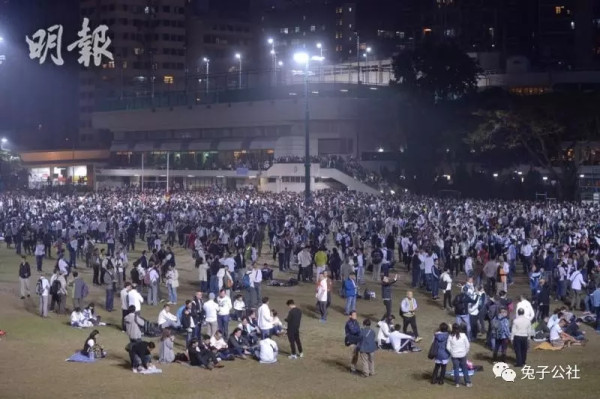 3.3万香港警察站出来了，希望730万市民都能站出来！(现场视频)