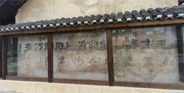 向死而生的长征路上，红军为什么一边突围，一边写标语？
