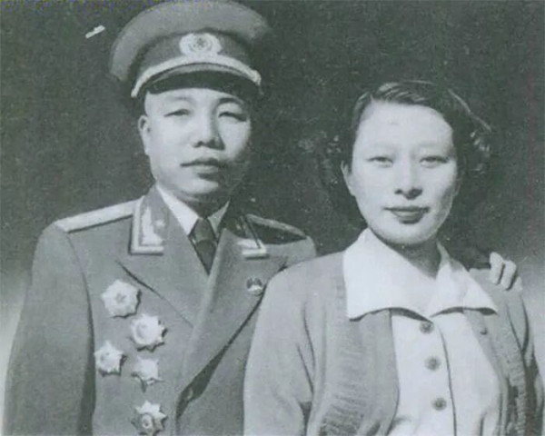 最年轻的开国上将萧华，临终前仍在吟唱《长征组歌》