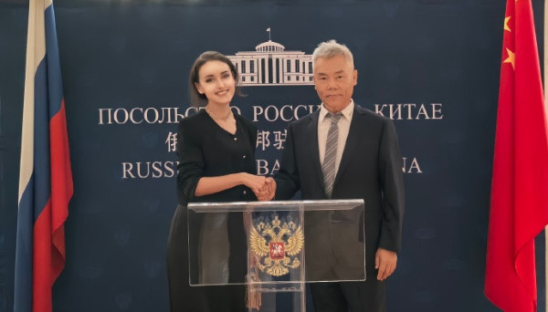司马南:不能一边戕害俄罗斯的根本利益,一边还要它提供便利