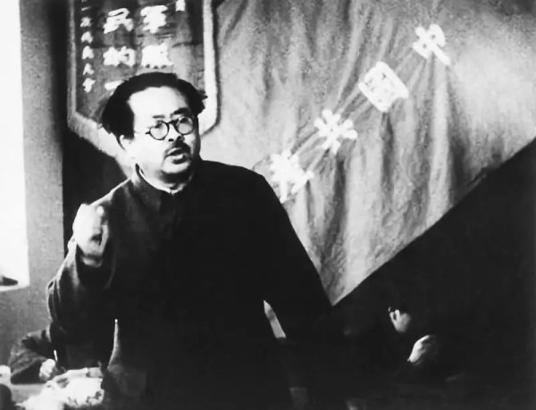 任弼时：党的骆驼、中国人民的骆驼！