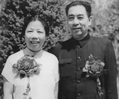 从西花厅海棠花忆起：邓颖超对周恩来的深情追思