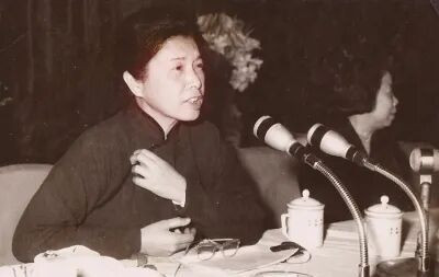 为培养新中国外交人才尽心竭力的女外交官龚澎