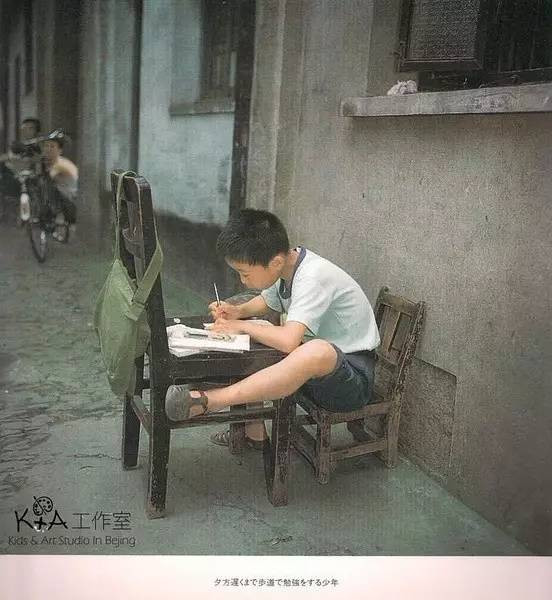 日本摄影家说:根本不用抓拍,1980年代的中国儿童每一个都那么纯真