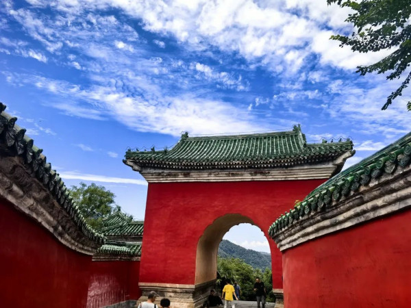 武当山是红色的