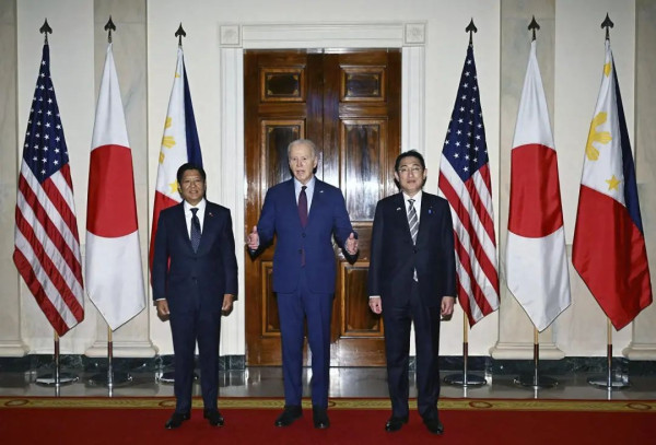 帝国主义眼里只有利益没有信义，它越“求和”，越是要对它小心！