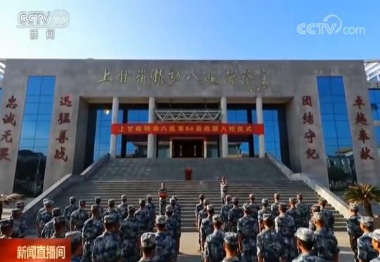 国庆阅兵时 有面布满381个弹孔的战旗