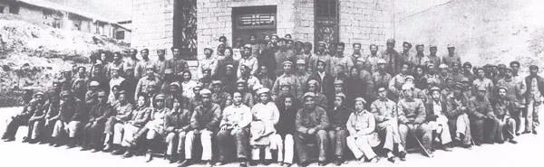 毛泽东决心亲自抓文艺界的问题,1942年延安文艺座谈会的台前幕后