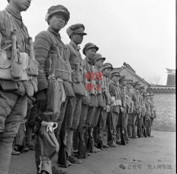 淮海战役中，为啥群众跟我们走，不跟他们走？
