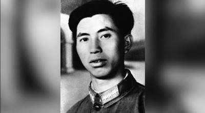 他舍身勇推惊马救下500多人,牺牲时年仅23岁