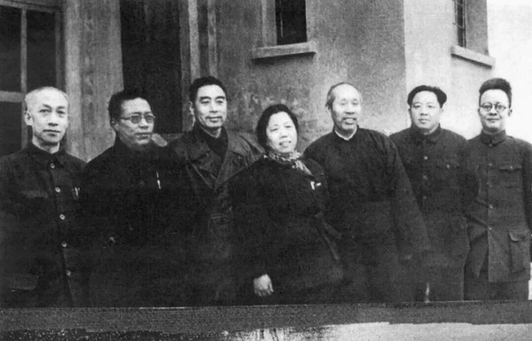 博古呕心沥血主办《解放日报》