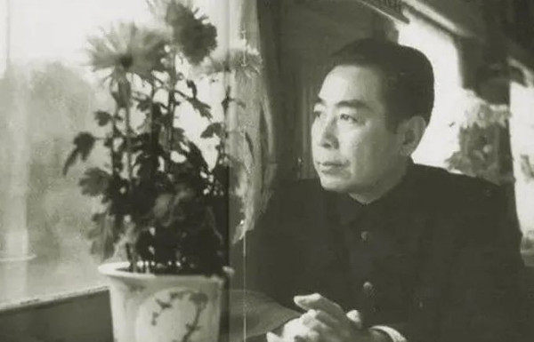 新中国成立伊始周恩来三次访苏