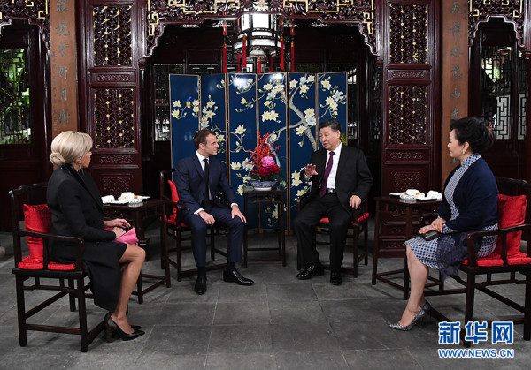 习近平夫妇在上海会见法国总统马克龙夫妇