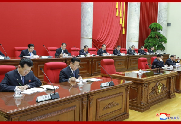 金正恩作报告：朝鲜决定再次开展艰苦长久斗争