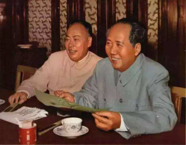 年少不知主席难，读懂毛选已中年